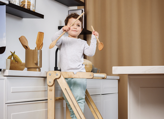 Turn de învățare reglabil: taburet cu trepte pentru copii